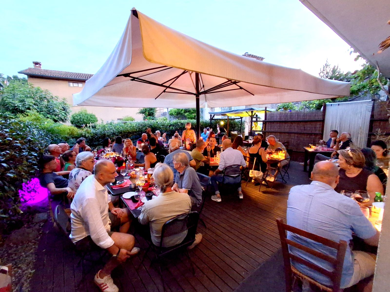 Il dehors durante una serata conviviale