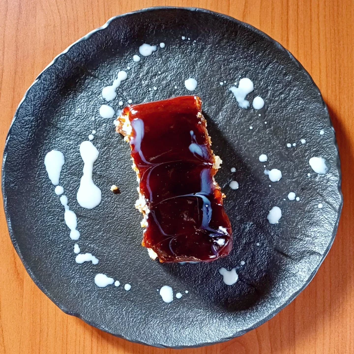 Dessert monoporzione con glassa rossa
